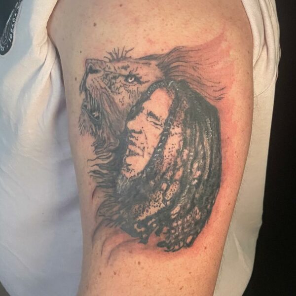 bob_marley_tigre_tatouage_epaule