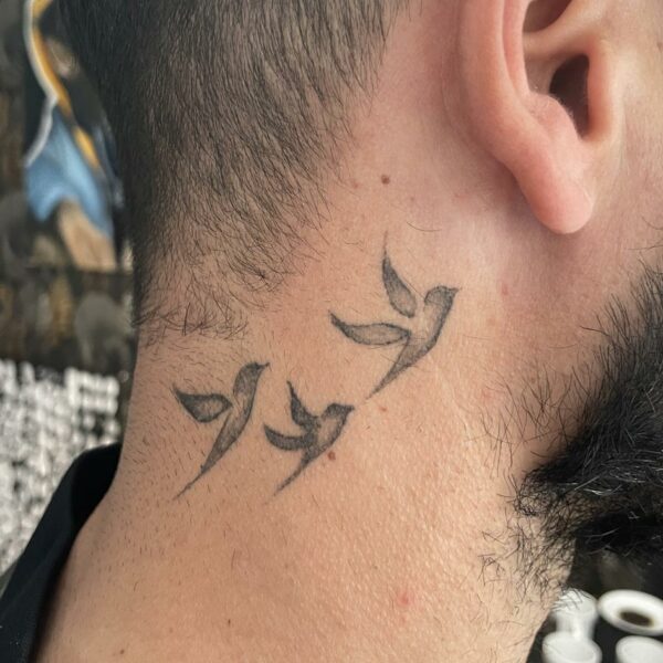 oiseau_envol_cou_tatouage