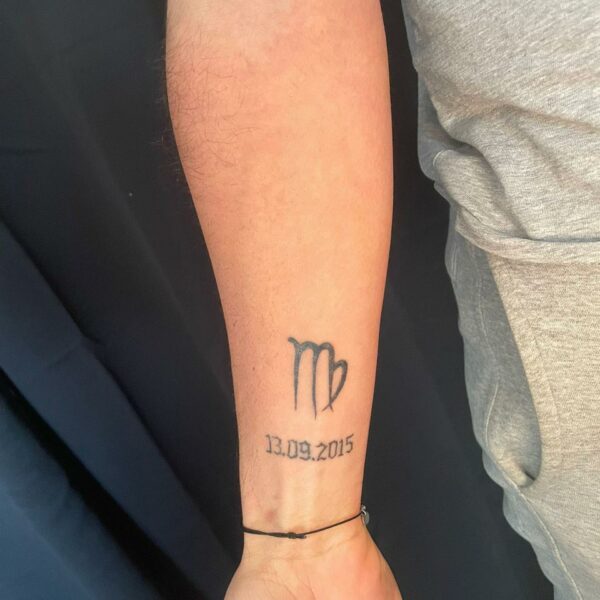 tatouage_signe_astrologique_vierge_date_gothique_enfant